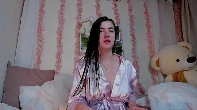 Idara and Edahi01 online show from October 11, 2025, 5:33 pm