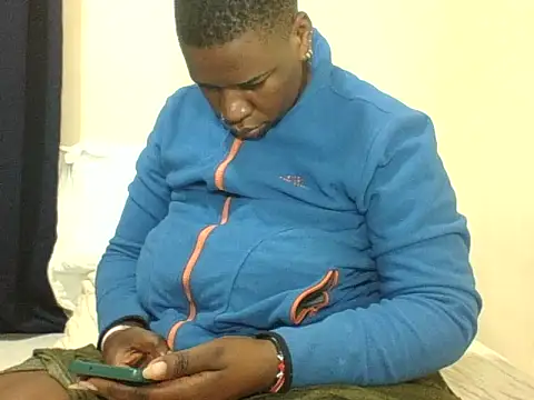 Snapshot of SexyTirries13 chatting on October 11, 2025, 5:17 am SexyTirries13 online show from October 11, 2025, 5:17 am