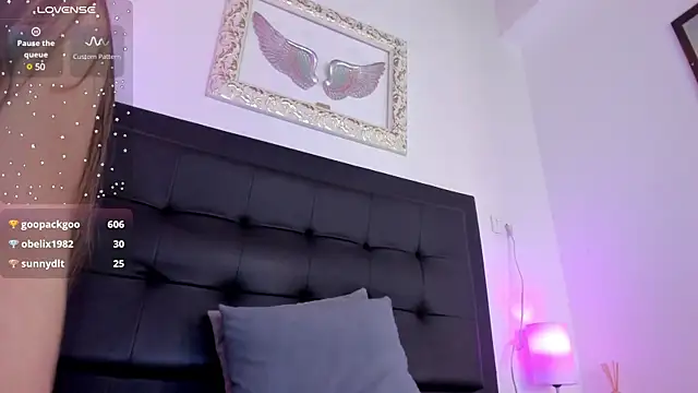 Mia 222 online show from February 9, 2025, 3:34 pm