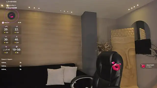 CarolineGraceX online show from January 27, 2025, 5:15 pm