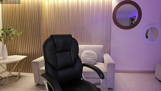 DonnaStonne online show from January 5, 2025, 5:51 pm