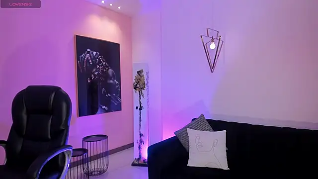 DonnaStonne online show from March 20, 2025, 8:19 pm