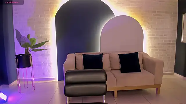 DonnaStonne online show from September 23, 2025, 3:31 am