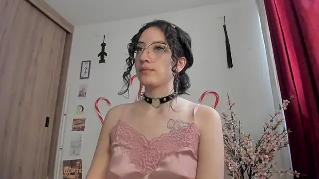 Snapshot of Tanya_WorldBondage chatting on December 23, 2024, 1:35 pm Tanya WorldBondage online show from December 23, 2024, 1:35 pm