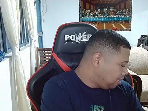 Snapshot of Hoowar2012 chatting on November 3, 2025, 12:35 am Hoowar2012 online show from November 3, 2025, 12:35 am