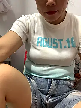 Snapshot of Baby-bigtits chatting on October 30, 2025, 12:45 am Baby-bigtits online show from October 30, 2025, 12:45 am