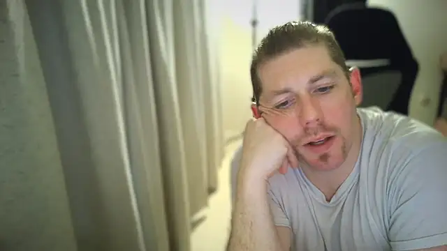 Snapshot of Rock_Pierce chatting on March 6, 2025, 4:07 pm Rock Pierce online show from March 6, 2025, 4:07 pm