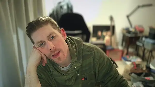 Snapshot of Rock_Pierce chatting on March 10, 2025, 6:23 pm Rock Pierce online show from March 10, 2025, 6:23 pm