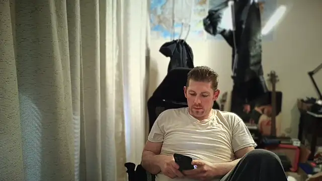 Snapshot of Rock_Pierce chatting on March 12, 2025, 6:44 pm Rock Pierce online show from March 12, 2025, 6:44 pm