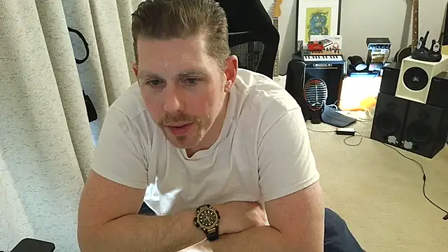 Snapshot of Rock_Pierce chatting on November 7, 2025, 7:58 pm Rock Pierce online show from November 7, 2025, 7:58 pm