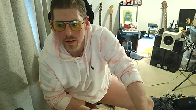 Snapshot of Rock_Pierce chatting on November 18, 2025, 7:29 pm Rock Pierce online show from November 18, 2025, 7:29 pm