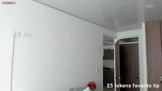 Snapshot of Im_coco chatting on February 5, 2025, 2:05 pm Im coco online show from February 5, 2025, 2:05 pm