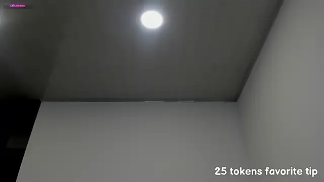 Snapshot of Im_coco chatting on February 12, 2025, 2:43 pm Im coco online show from February 12, 2025, 2:43 pm