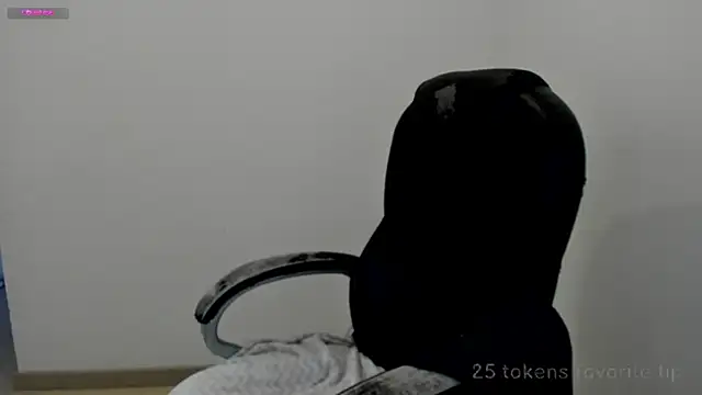 Snapshot of Im_coco chatting on February 13, 2025, 2:20 pm Im coco online show from February 13, 2025, 2:20 pm