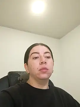 Snapshot of Im_coco chatting on November 12, 2025, 12:49 pm Im coco online show from November 12, 2025, 12:49 pm