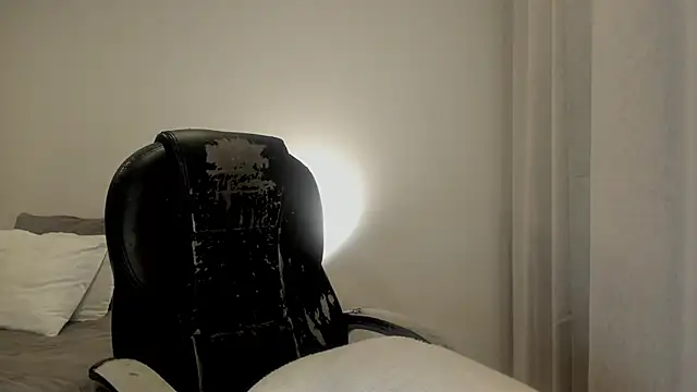 Snapshot of Im_coco chatting on November 15, 2025, 1:36 am Im coco online show from November 15, 2025, 1:36 am