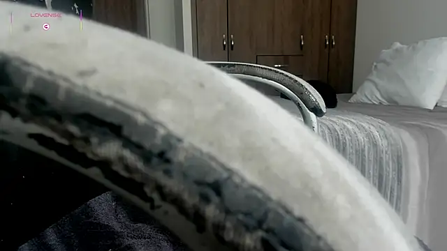 Snapshot of Im_coco chatting on November 15, 2025, 1:40 pm Im coco online show from November 15, 2025, 1:40 pm