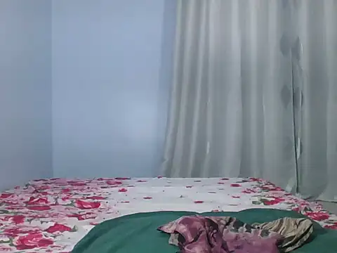 Snapshot of sandra_sauvage chatting on September 13, 2025, 7:30 am sandra sauvage online show from September 13, 2025, 7:30 am