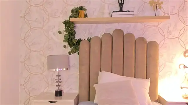 Snapshot of Roma__love chatting on December 11, 2024, 12:23 pm Roma love online show from December 11, 2024, 12:23 pm