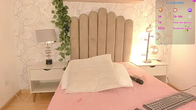 Snapshot of Roma__love chatting on February 23, 2025, 2:35 pm Roma love online show from February 23, 2025, 2:35 pm
