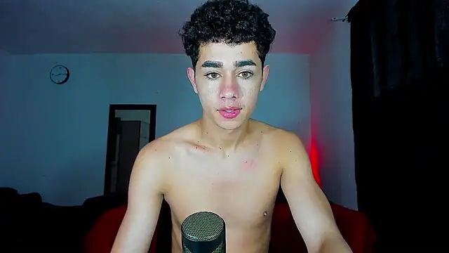 Snapshot of DavidfullOFlove chatting on February 22, 2025, 1:35 pm DavidfullOFlove online show from February 22, 2025, 1:35 pm