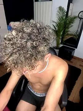 Snapshot of DavidfullOFlove chatting on September 24, 2025, 4:05 am DavidfullOFlove online show from September 24, 2025, 4:05 am