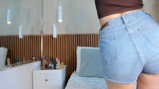 emmy lander online show from November 9, 2025, 2:04 pm