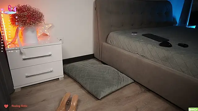 Snapshot of Healing_Hottie chatting on March 19, 2025, 7:49 pm Healing Hottie online show from March 19, 2025, 7:49 pm