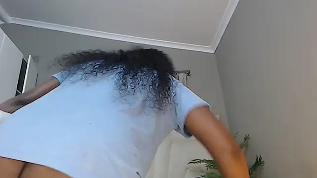 Snapshot of naughtyblackdolie chatting on December 19, 2024, 6:45 am naughtyblackdolie online show from December 19, 2024, 6:45 am