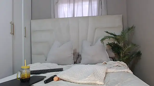 Snapshot of naughtyblackdolie chatting on February 27, 2025, 9:22 am naughtyblackdolie online show from February 27, 2025, 9:22 am