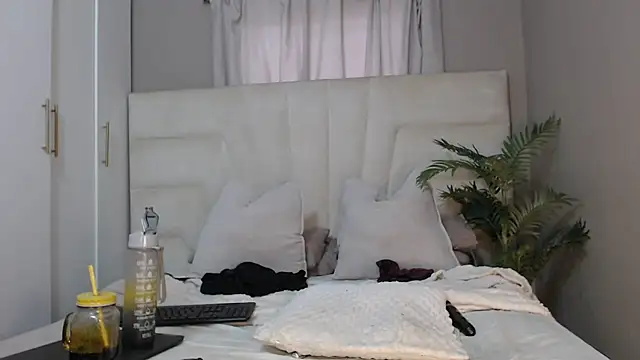 Snapshot of naughtyblackdolie chatting on February 27, 2025, 12:23 pm naughtyblackdolie online show from February 27, 2025, 12:23 pm