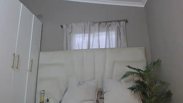 Snapshot of naughtyblackdolie chatting on February 28, 2025, 5:15 am naughtyblackdolie online show from February 28, 2025, 5:15 am