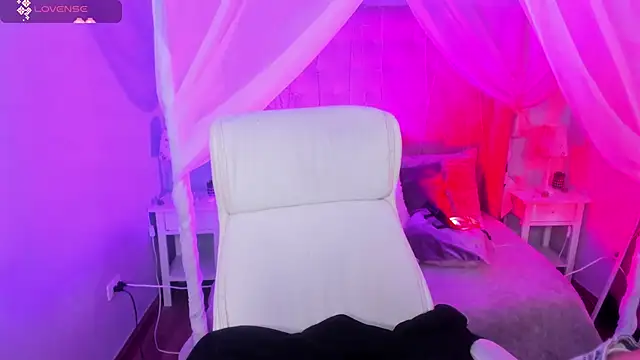 Snapshot of Hanna__Becker_ chatting on February 26, 2025, 3:32 am Hanna  Becker  online show from February 26, 2025, 3:32 am