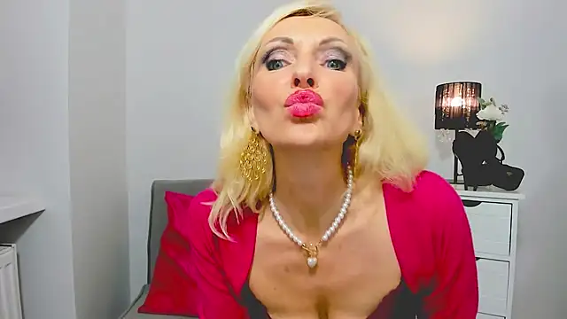 CrystalHotty online show from January 8, 2025, 1:11 am