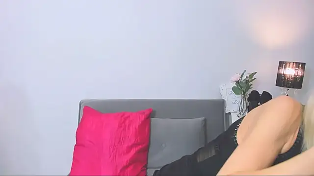 CrystalHotty online show from January 8, 2025, 4:22 pm