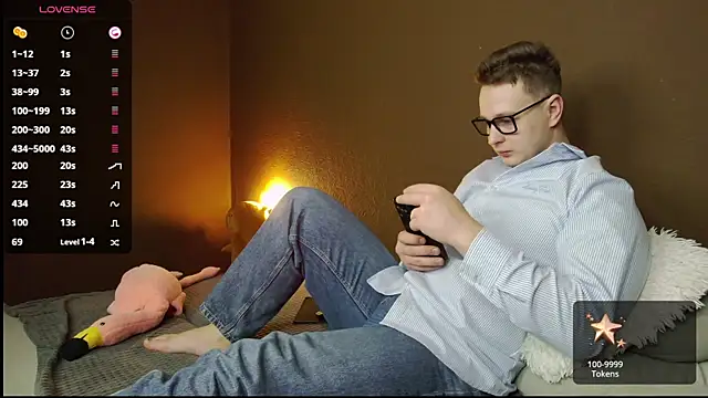 Snapshot of charlie_smiley chatting on November 25, 2025, 2:44 am charlie smiley online show from November 25, 2025, 2:44 am