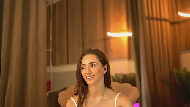 Snapshot of EmilyRaymont chatting on February 28, 2025, 11:56 pm EmilyRaymont online show from February 28, 2025, 11:56 pm