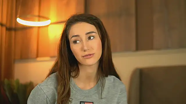 Snapshot of EmilyRaymont chatting on March 6, 2025, 9:53 pm EmilyRaymont online show from March 6, 2025, 9:53 pm