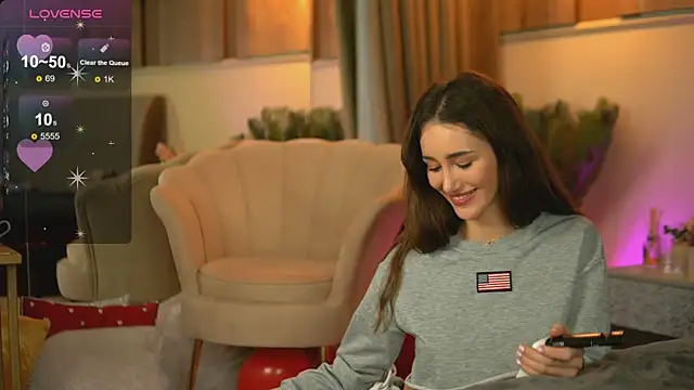 Snapshot of EmilyRaymont chatting on March 11, 2025, 5:05 am EmilyRaymont online show from March 11, 2025, 5:05 am