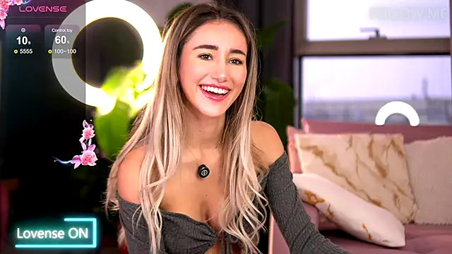 Snapshot of EmilyRaymont chatting on October 3, 2025, 5:04 am EmilyRaymont online show from October 3, 2025, 5:04 am