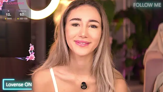 Snapshot of EmilyRaymont chatting on October 8, 2025, 4:21 am EmilyRaymont online show from October 8, 2025, 4:21 am