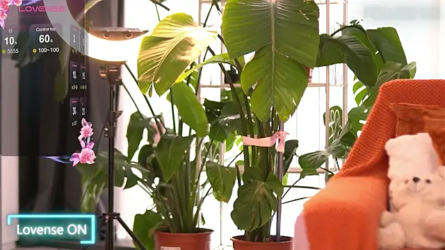 Snapshot of EmilyRaymont chatting on October 18, 2025, 8:04 am EmilyRaymont online show from October 18, 2025, 8:04 am