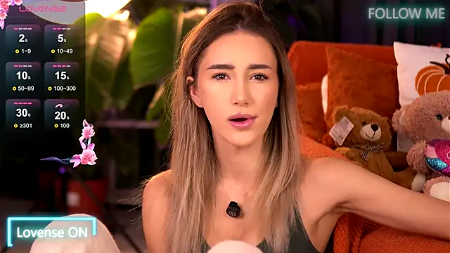 Snapshot of EmilyRaymont chatting on November 7, 2025, 4:12 am EmilyRaymont online show from November 7, 2025, 4:12 am