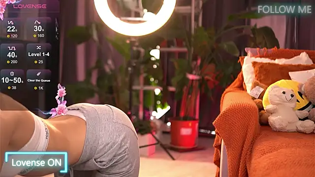 Snapshot of EmilyRaymont chatting on November 24, 2025, 7:41 am EmilyRaymont online show from November 24, 2025, 7:41 am