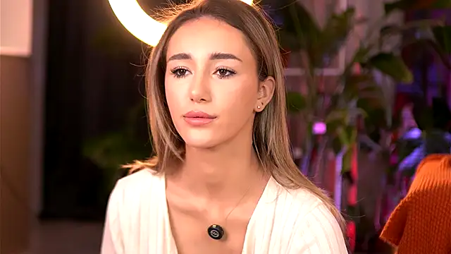 Snapshot of EmilyRaymont chatting on November 28, 2025, 4:48 am EmilyRaymont online show from November 28, 2025, 4:48 am