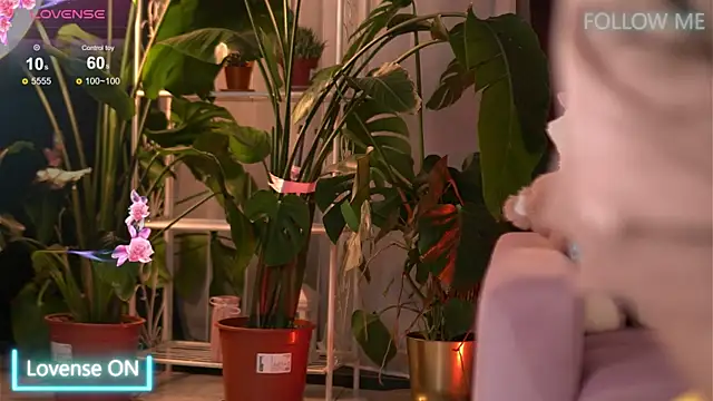 Snapshot of EmilyRaymont chatting on December 5, 2025, 4:32 am EmilyRaymont online show from December 5, 2025, 4:32 am