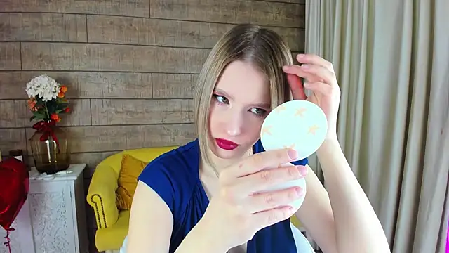 LiliLinn online show from February 19, 2025, 5:05 am