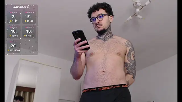 Snapshot of TattedCurls chatting on February 21, 2025, 2:39 am TattedCurls online show from February 21, 2025, 2:39 am