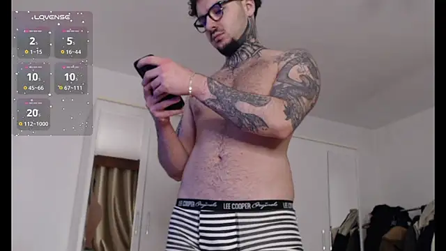 Snapshot of TattedCurls chatting on February 27, 2025, 2:42 am TattedCurls online show from February 27, 2025, 2:42 am