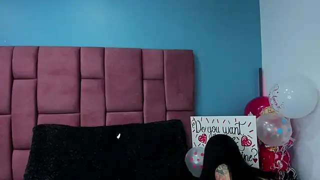 NinaInk online show from February 14, 2025, 11:21 am